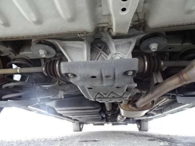 ノア2.0 Si 4WD　本州車　保証1年 4WD　両側パワースライドドア　社外ナビ　地デジ　スマートキー　プッシュスタート　LEDヘッドライト　社外18インチアルミ　　アイドリングストップ　ビルトインETC 2000