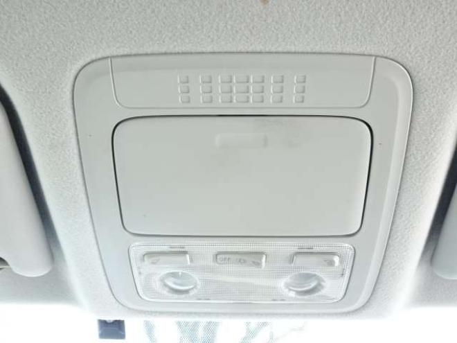 ノア2.0 Si 4WD　本州車　保証1年 4WD　両側パワースライドドア　社外ナビ　地デジ　スマートキー　プッシュスタート　LEDヘッドライト　社外18インチアルミ　　アイドリングストップ　ビルトインETC 2000