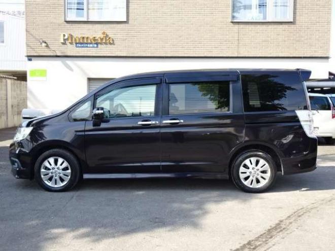 ステップワゴン2.0 スパーダ Z HDDナビ エディション 4WD　本州車　保証1年/走行距離無制限　4WD　両側パワースライドドア　純正HDDインターナビ　地デジ　バックカメラ　16インチアルミ　ETC　リヤエアコン　リヤヒーター　ステアリングスイッチ　純正HID　スマートキー 2000