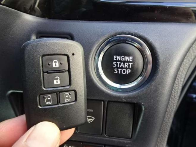 ヴォクシー2.0 ZS 煌II 4WD　本州車　保証1年/走行距離無制限　4WD　トヨタセーフティセンス　両側パワースライドドア　純正ナビ　ビルトインETC　LEDヘッドライト　純正16インチアルミホイール　アイドリングストップ　スマートキー 2000