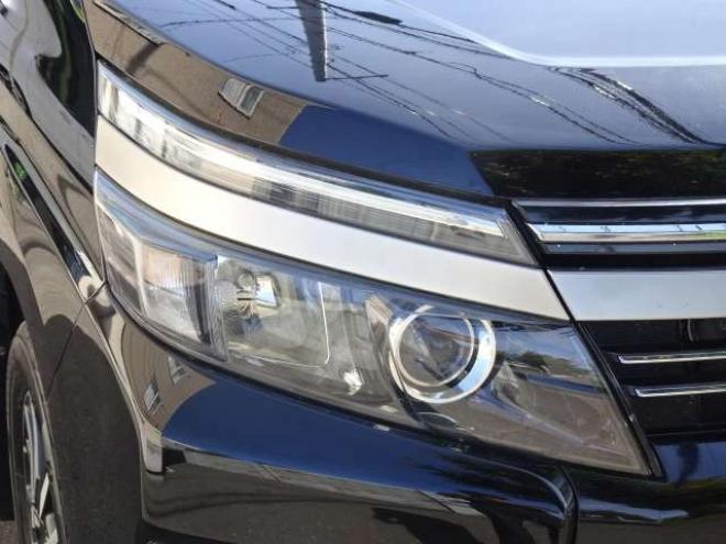 ヴォクシー2.0 ZS 煌II 4WD　本州車　保証1年/走行距離無制限　4WD　トヨタセーフティセンス　両側パワースライドドア　純正ナビ　ビルトインETC　LEDヘッドライト　純正16インチアルミホイール　アイドリングストップ　スマートキー 2000