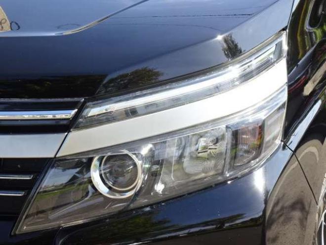 ヴォクシー2.0 ZS 煌II 4WD　本州車　保証1年/走行距離無制限　4WD　トヨタセーフティセンス　両側パワースライドドア　純正ナビ　ビルトインETC　LEDヘッドライト　純正16インチアルミホイール　アイドリングストップ　スマートキー 2000