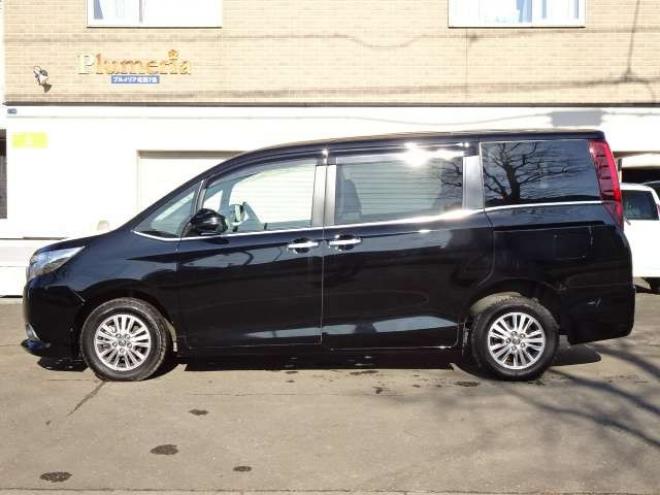 エスクァイア2.0 Gi 4WD　本州車　保証1年/走行距離無制限　4WD　両側パワースライドドア　オートマチックハイビーム　社外9インチナビ　地デジ　バックカメラ　黒本革シート　シートヒーター　LEDヘッドライト　ETC　クルーズコントロール 2000