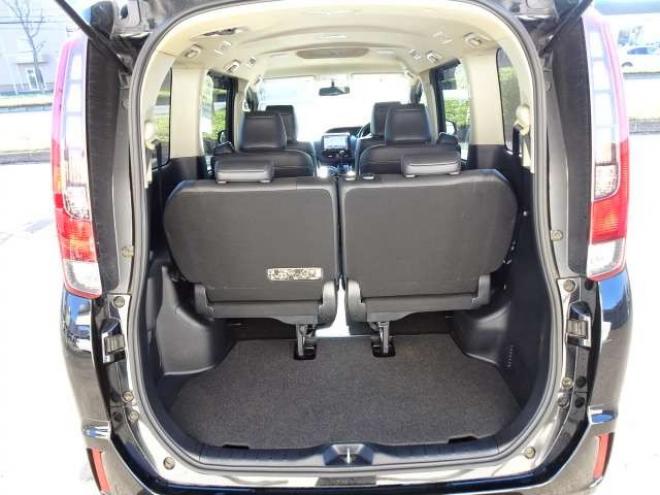 エスクァイア2.0 Gi 4WD　本州車　保証1年/走行距離無制限　4WD　両側パワースライドドア　オートマチックハイビーム　社外9インチナビ　地デジ　バックカメラ　黒本革シート　シートヒーター　LEDヘッドライト　ETC　クルーズコントロール 2000