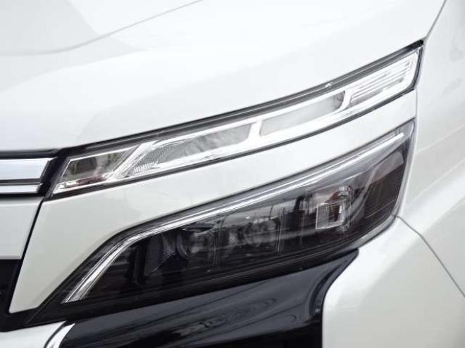 ヴォクシー2.0 ZS 煌II 4WD　本州車　保証1年/走行距離無制限　4WD　後期型　トヨタセーフティセンス　両側パワースライドドア　純正ナビ　地デジ　バックカメラ　LEDヘッドライト　ビルトインETC　クルーズコントロール 2000