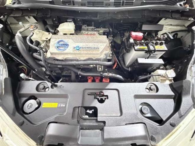 リーフG　防錆塗装TVナビBカメETC 2WD 不明