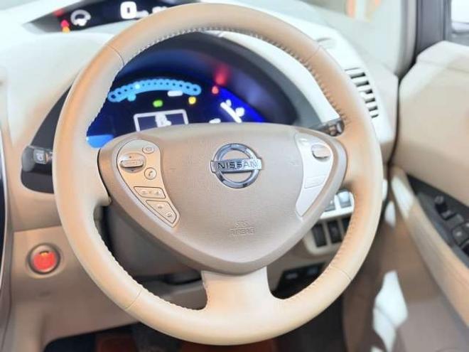 リーフG　防錆塗装TVナビBカメETC 2WD 不明