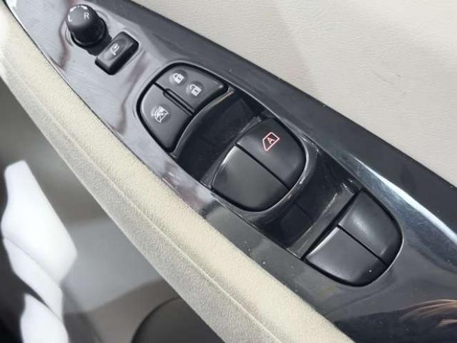 リーフG　防錆塗装TVナビBカメETC 2WD 不明