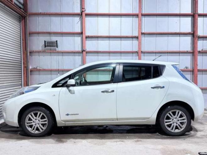 リーフG　防錆塗装TVナビBカメETC 2WD 不明