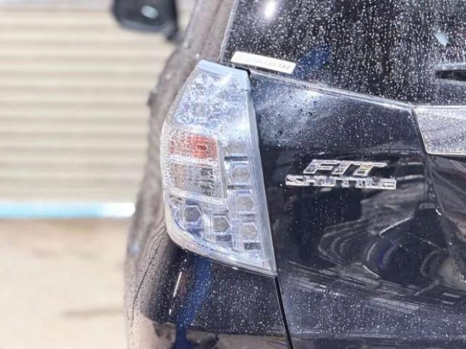 フィットシャトルハイブリッド1.3　下廻防錆TVナビBカメETC夏冬タイヤ 2WD 1300