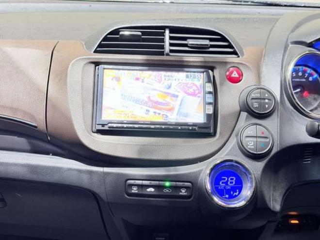 フィットシャトルハイブリッド1.3　下廻防錆TVナビBカメETC夏冬タイヤ 2WD 1300