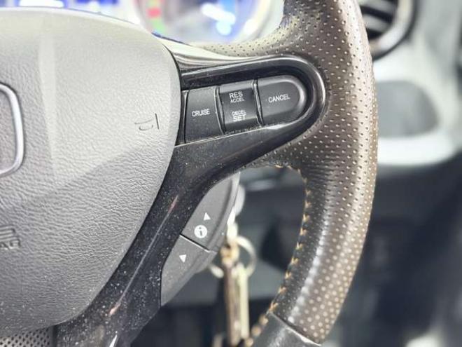 フィットシャトルハイブリッド1.3　下廻防錆TVナビBカメETC夏冬タイヤ 2WD 1300