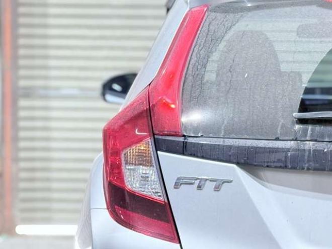 フィット1.3 13G Fパッケージ 4WD　下廻防錆TVナビETC 1300