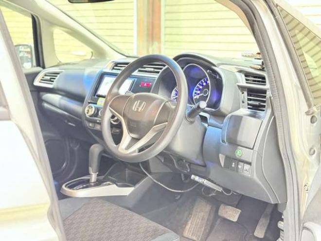 フィット1.3 13G Fパッケージ 4WD　下廻防錆TVナビETC 1300