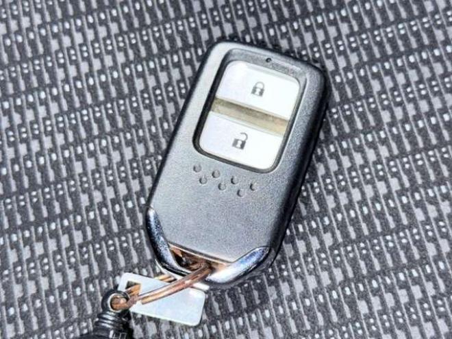 フィット1.3 13G Fパッケージ 4WD　下廻防錆TVナビETC 1300