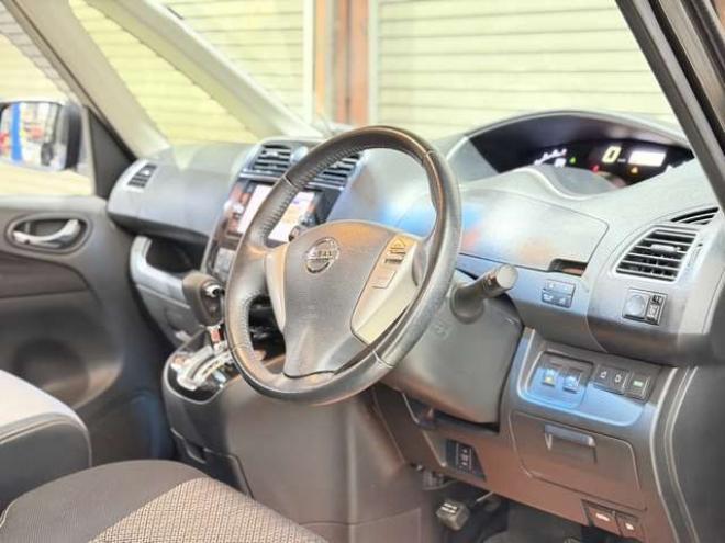 セレナ2.0 ハイウェイスター Vセレクション+Safety アドバンストセーフティ パッケージ 4WD　防錆塗装4WDTVナビBカメエンスタ 2000