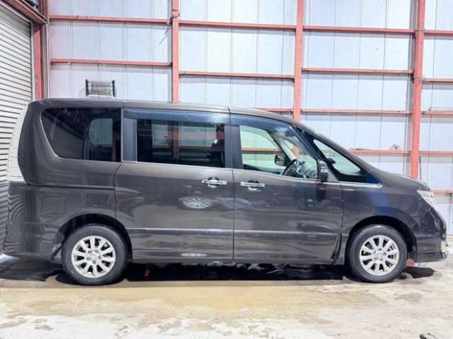 セレナ2.0 ハイウェイスター Vセレクション+Safety アドバンストセーフティ パッケージ 4WD　防錆塗装4WDTVナビBカメエンスタ 2000