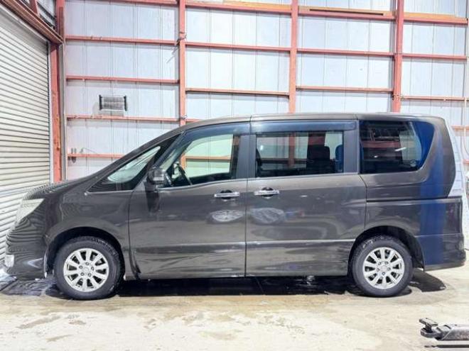 セレナ2.0 ハイウェイスター Vセレクション+Safety アドバンストセーフティ パッケージ 4WD　防錆塗装4WDTVナビBカメエンスタ 2000