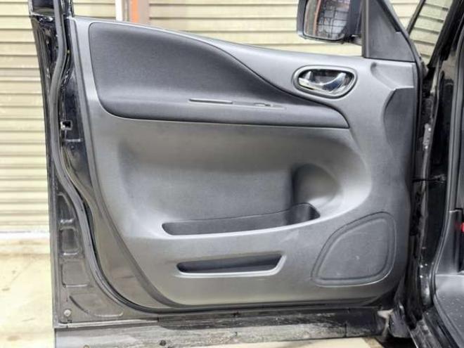 セレナ2.0 ハイウェイスター 4WD　下廻防錆TVナビBカメETC 2000