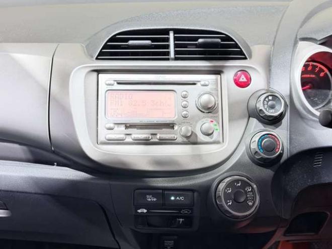 フィット1.3 G 4WD　防錆塗装4WDCDキーレスETC 1300