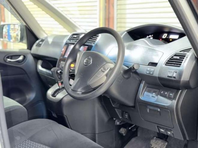 セレナ2.0 20X 4WD　防錆塗装キーレスナビETC 2000