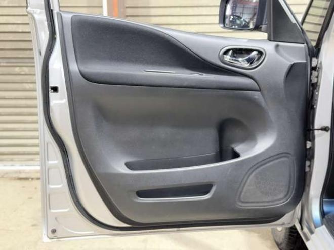 セレナ2.0 20X 4WD　防錆塗装キーレスナビETC 2000