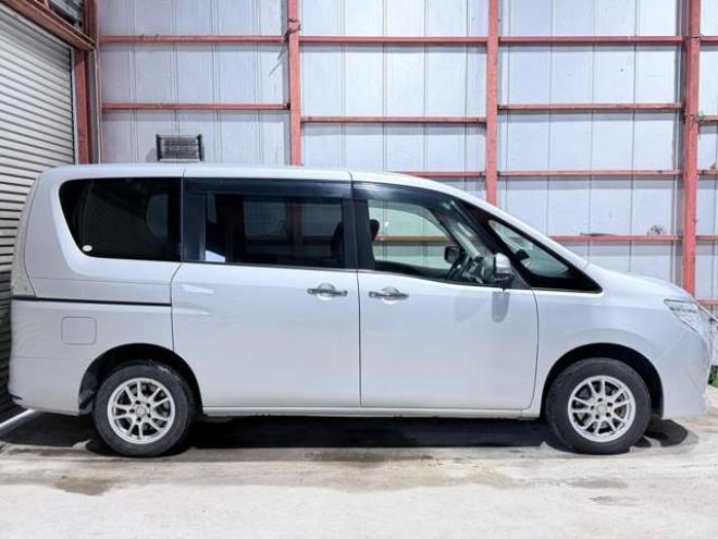 セレナ2.0 20X 4WD　防錆塗装キーレスナビETC 2000