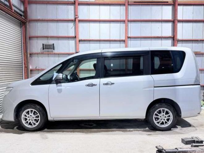 セレナ2.0 20X 4WD　防錆塗装キーレスナビETC 2000