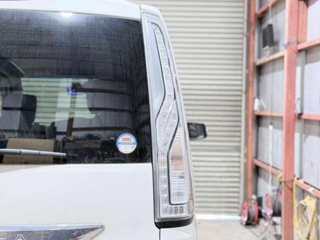 セレナ2.0 ハイウェイスター 4WD　防錆塗装4WDナビBカメETC夏冬タイヤ 2000