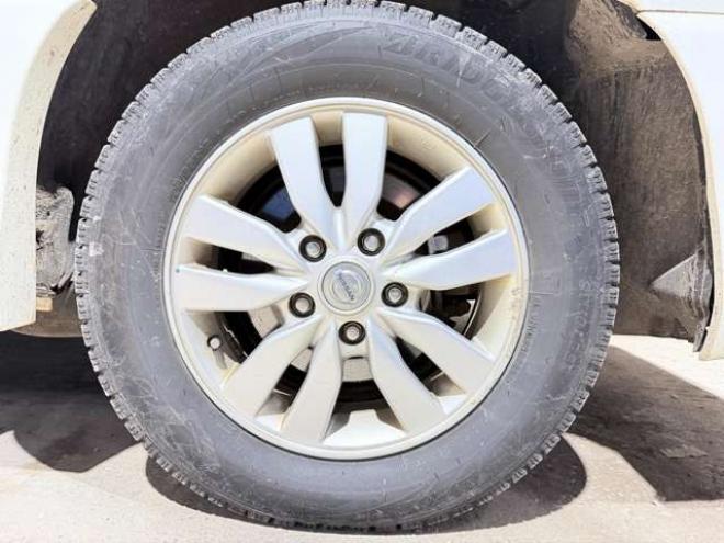 セレナ2.0 ハイウェイスター 4WD　防錆塗装4WDナビBカメETC夏冬タイヤ 2000