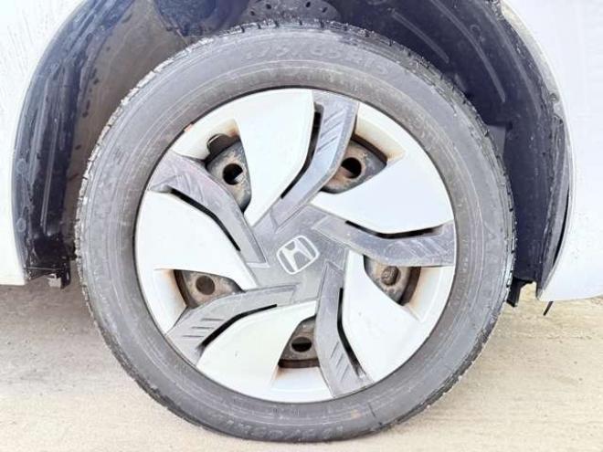 フィット1.5 ハイブリッド Fパッケージ 4WD　下廻防錆ナビETCエンスタ 1500