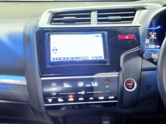 フィット1.5 ハイブリッド Fパッケージ 4WD　下廻防錆ナビETCエンスタ 1500