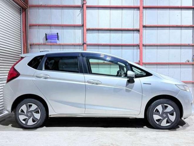 フィット1.5 ハイブリッド Fパッケージ 4WD　下廻防錆ナビETCエンスタ 1500