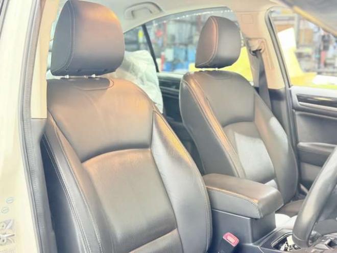 レガシィB4 2.5 リミテッド 4WD　下廻防錆4WDTVナビBカメETC 2500