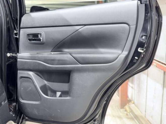 アウトランダーPHEV2.0 G セーフティパッケージ 4WD　下廻防錆ナビBカメETC 2000