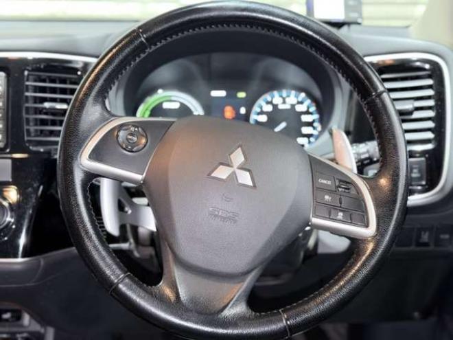 アウトランダーPHEV2.0 G セーフティパッケージ 4WD　下廻防錆ナビBカメETC 2000