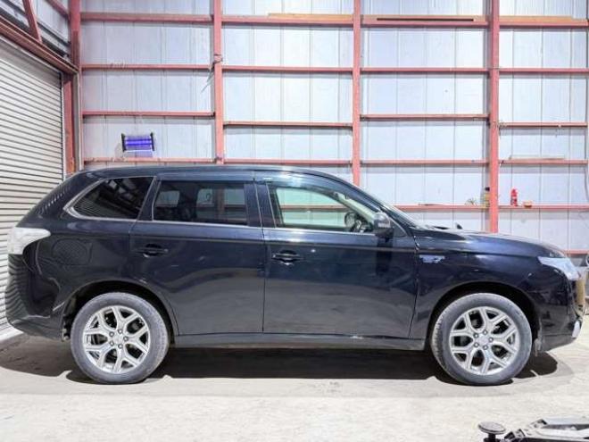 アウトランダーPHEV2.0 G セーフティパッケージ 4WD　下廻防錆ナビBカメETC 2000