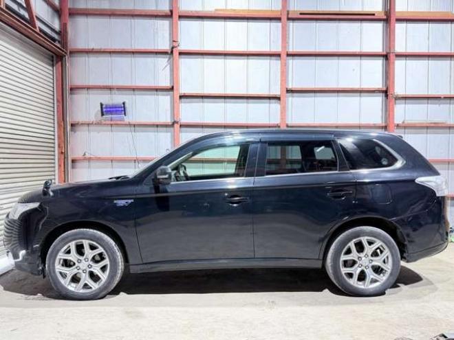 アウトランダーPHEV2.0 G セーフティパッケージ 4WD　下廻防錆ナビBカメETC 2000