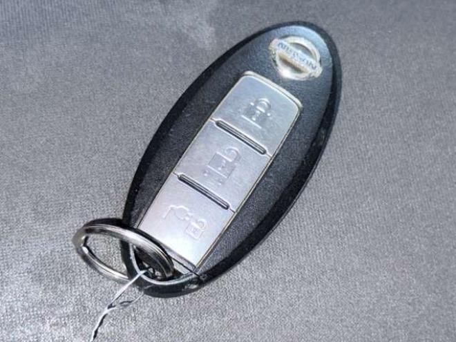 リーフ30kWh X　下廻防錆TVナビBカメETC夏冬タイヤ 2WD 不明