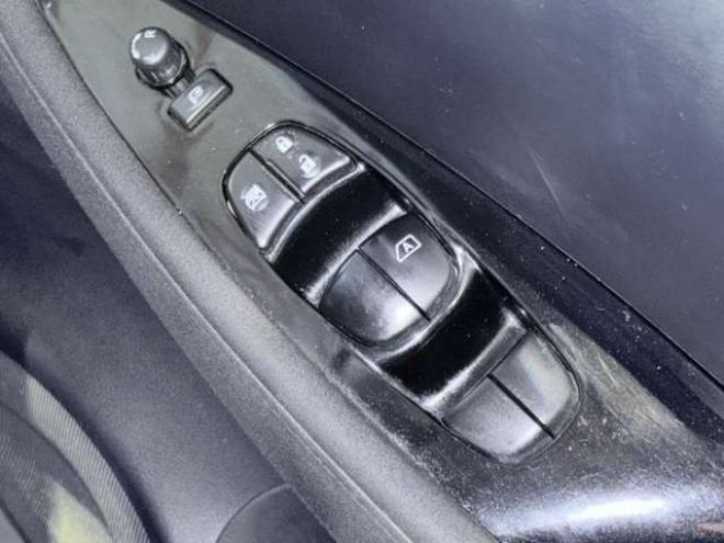 リーフ30kWh X　下廻防錆TVナビBカメETC夏冬タイヤ 2WD 不明