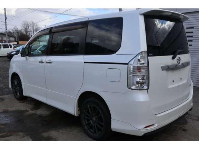 ヴォクシー2.0 ZS 煌 4WD　両側パワースライドドア・ナビ・TV・バックカメラ・エンスタ・パドルシフト 2000