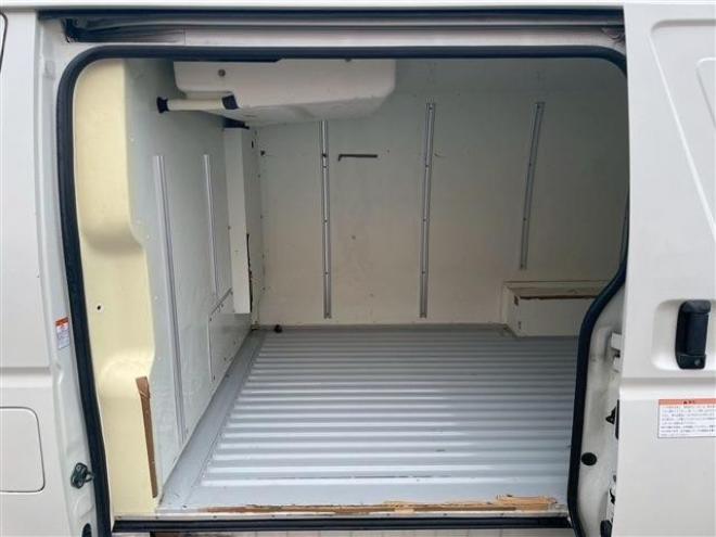 ハイエースバン2.8 中温強化冷凍バン ロング ディーゼルターボ 4WD　 2800