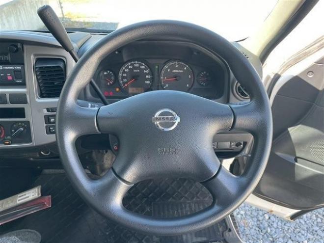 キャラバン3.0 DX ロングボディ ディーゼルターボ 4WD　冷蔵冷凍4WD 3000