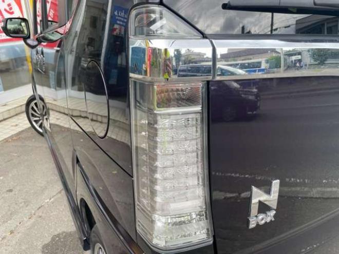 N-BOXカスタムG ターボSSパッケージ 4WD　1年走行距離無制限保証/Bluetooth/両側パワースライドドア/ナビTV/バックカメラ/純正ビルトインETC/純正エンジンスターター/全席シートヒーター/ハーフレザーシート/HID/クルーズコントロール/法定整備付き 660