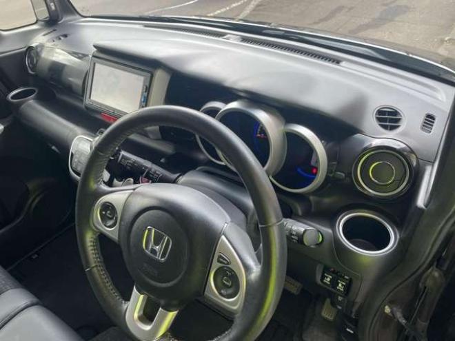 N-BOXカスタムG ターボSSパッケージ 4WD　1年走行距離無制限保証/Bluetooth/両側パワースライドドア/ナビTV/バックカメラ/純正ビルトインETC/純正エンジンスターター/全席シートヒーター/ハーフレザーシート/HID/クルーズコントロール/法定整備付き 660