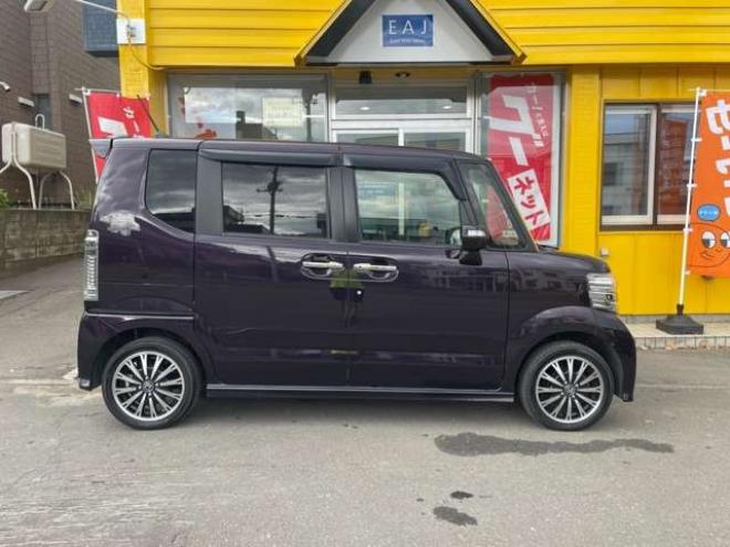 N-BOXカスタムG ターボSSパッケージ 4WD　1年走行距離無制限保証/Bluetooth/両側パワースライドドア/ナビTV/バックカメラ/純正ビルトインETC/純正エンジンスターター/全席シートヒーター/ハーフレザーシート/HID/クルーズコントロール/法定整備付き 660