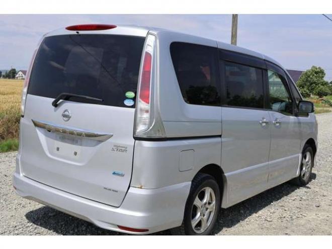 セレナ2.0 ハイウェイスター Vエアロセレクション 4WD　検2年　自社　ローンカノウ　バックカメラ 2000