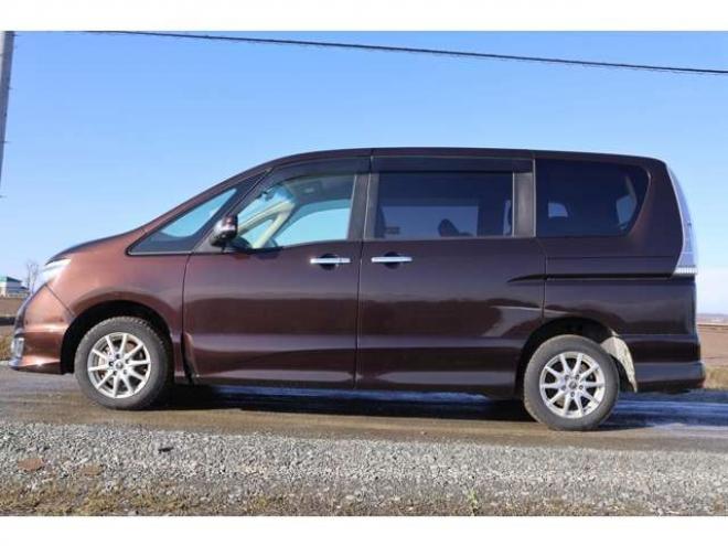 セレナ2.0 ハイウェイスター Vセレクション+SafetyII 4WD　検2年　自社　ローンカノウ 2000