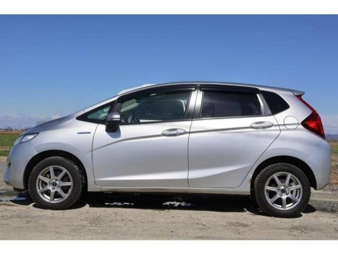フィット1.5 ハイブリッド Fパッケージ 4WD　検2年　自社　ローンカノウ　EGスターター 1500