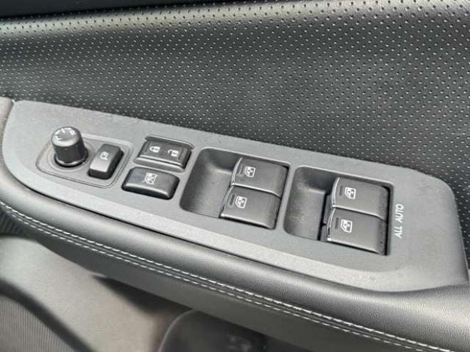 レガシィB4 2.5 リミテッド 4WD　ナビ　TV　Bカメラ　Bluetooth 2500